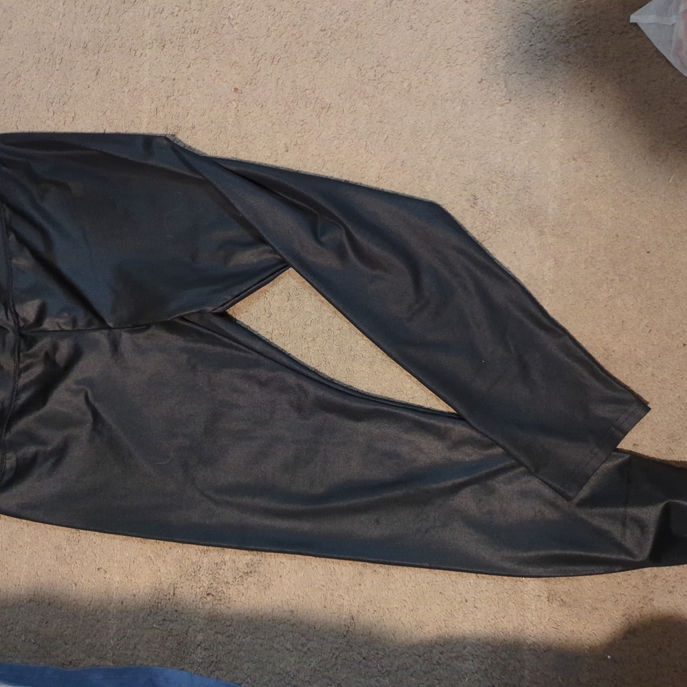 Sleek Black Leggings with Tapered Fit and Elastic Waist